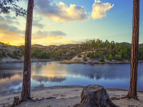 Eric Jewett photo of sunset at rose canyon lake on mount lemmon in arizona