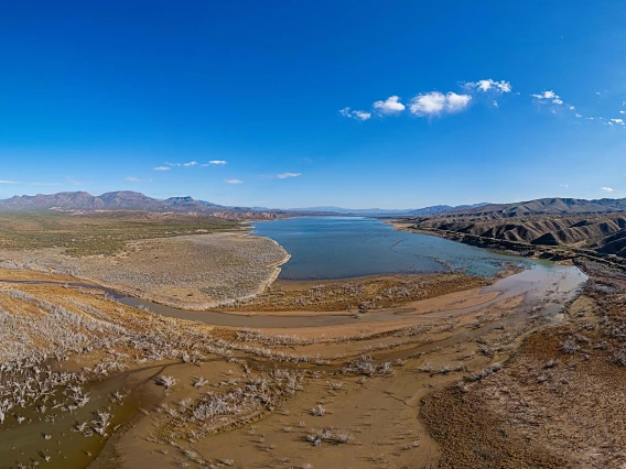 Joe Trevino photo showing a panoramic view of Roosevelt lake