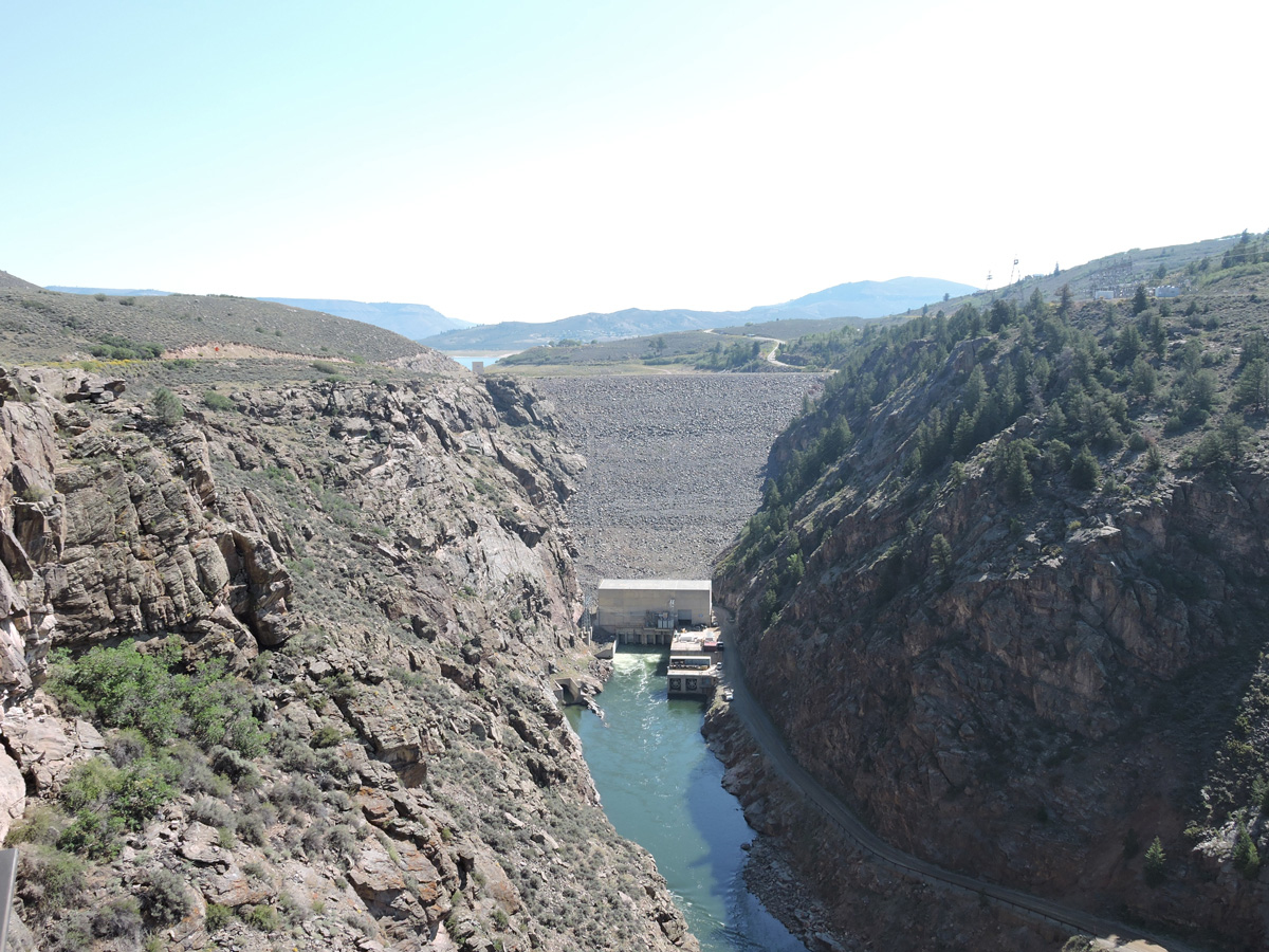 Photo overlook providing a clear view of the base of the dam.